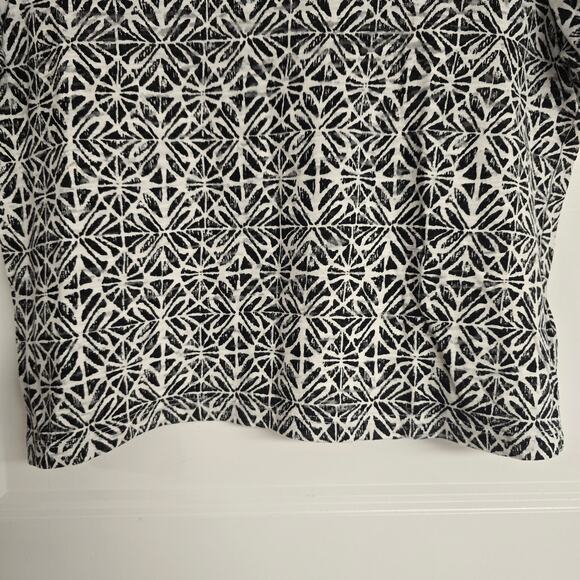 Women's Aeropostale Black & White Patterned Cropped Tee | Size XS - Picture 4 of 6
